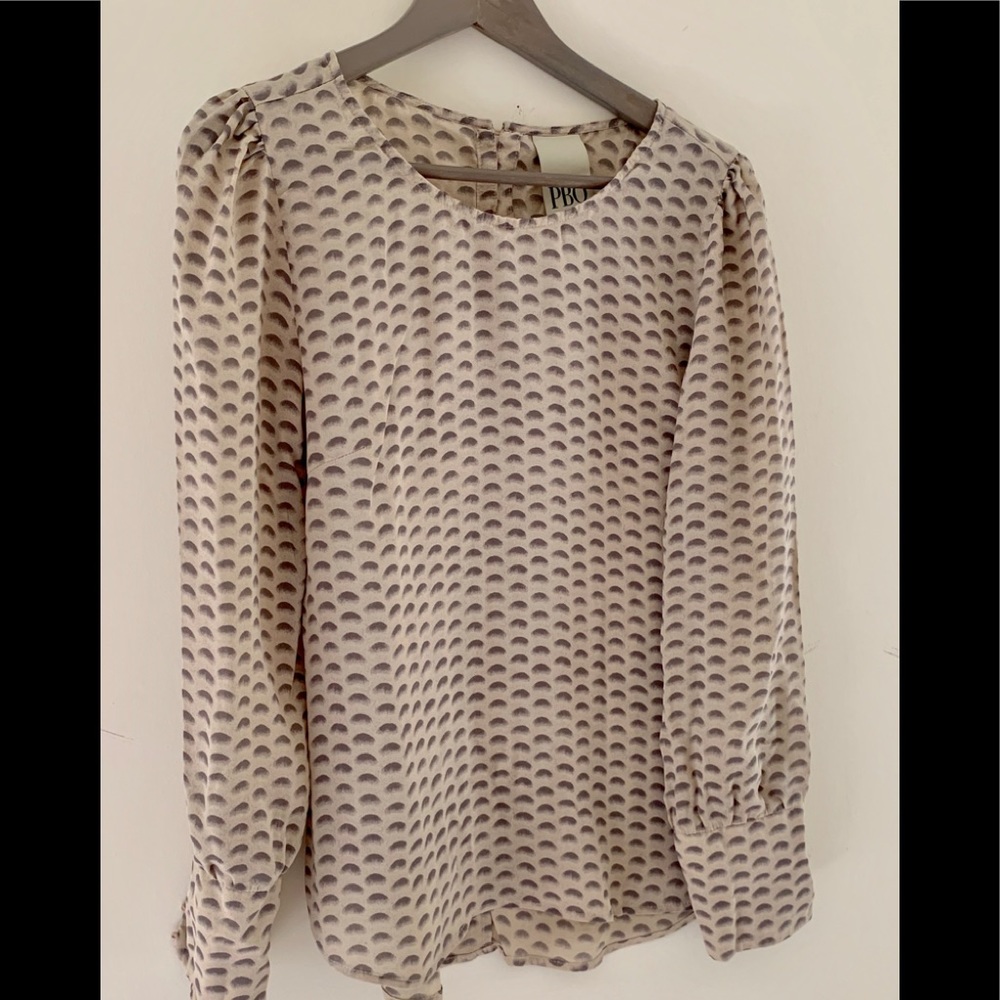 PBO blouse with pretty details on the back and arm